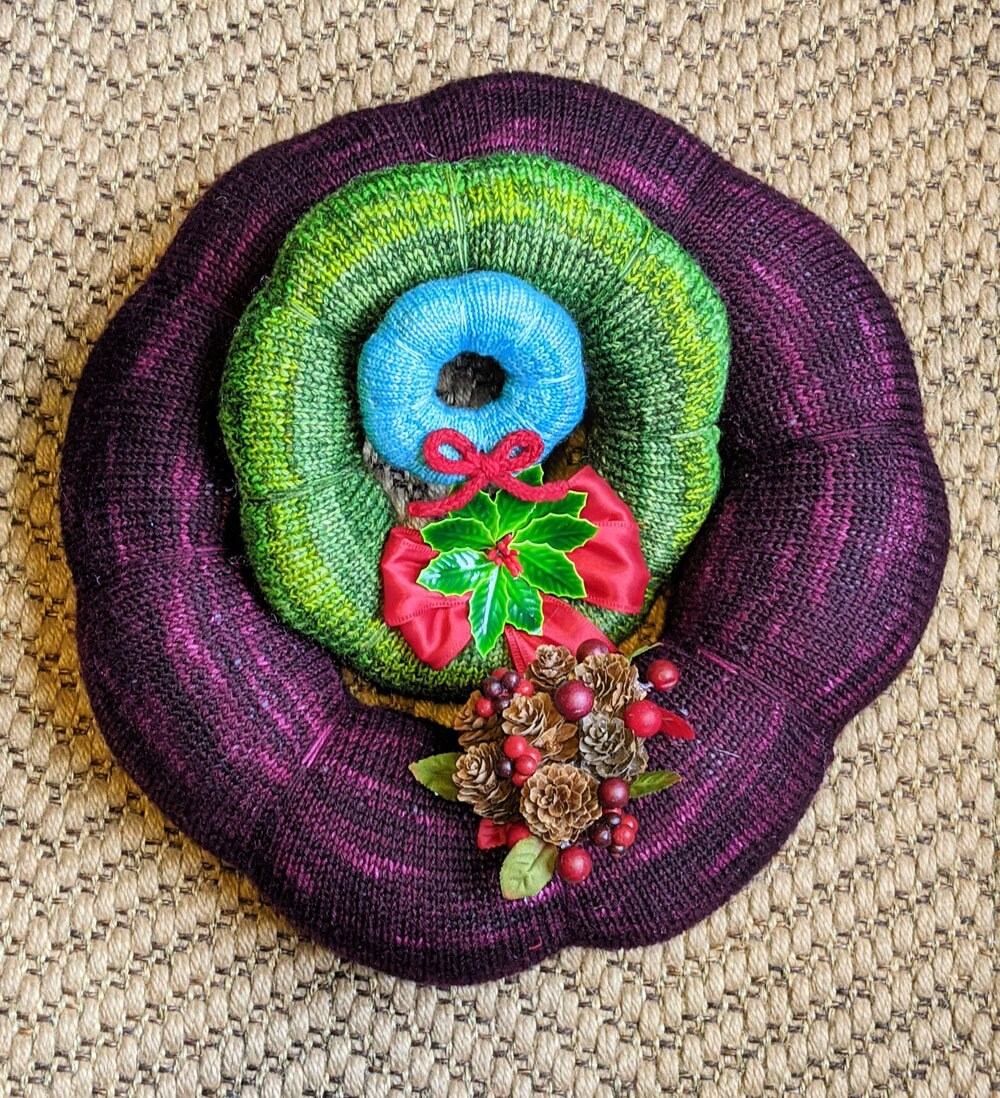 Knitted wreath